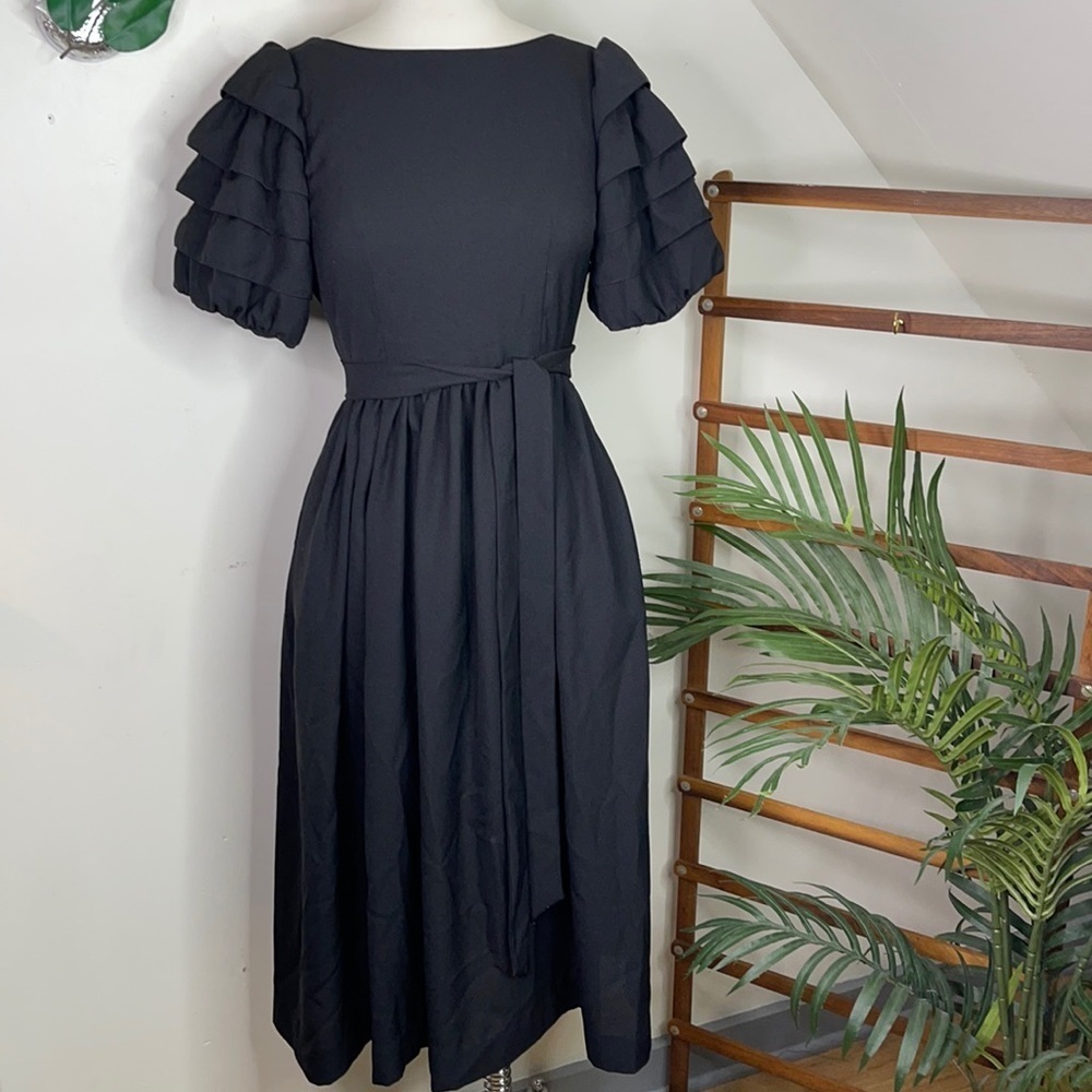 Adorable Vintage Puff Sleeve Back Button Dress 3/4